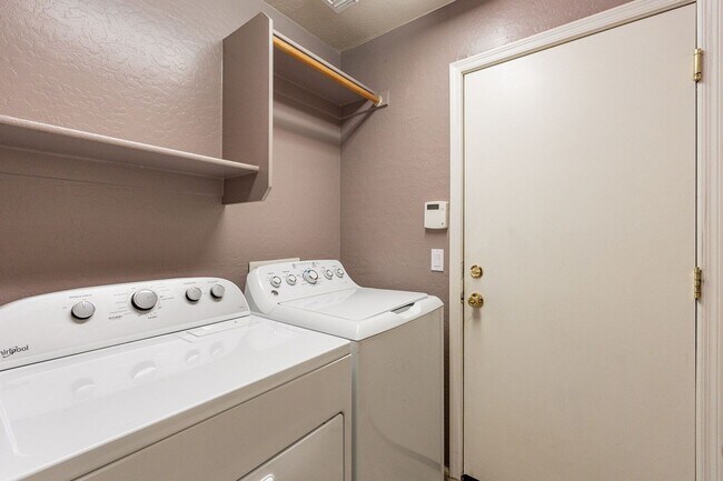 Building Photo - Three Beds & 2.5 Baths - Move Right In!