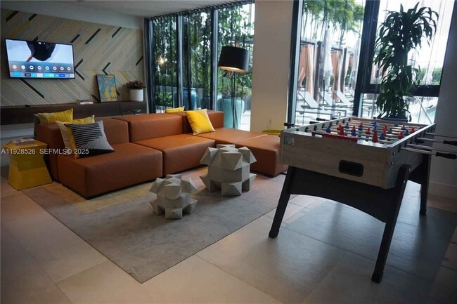 Building Photo - 121 NE 34th St