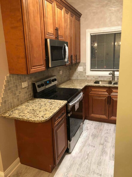 Building Photo - 419 Berkshire Dr