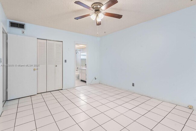 Building Photo - 5011 W Oakland Park Blvd