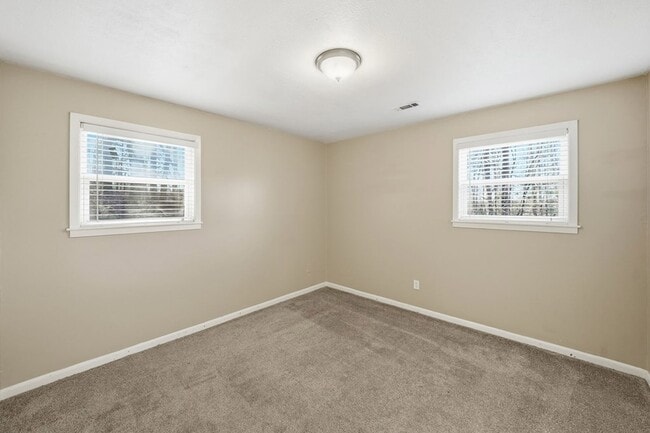 Building Photo - 46 James Dr