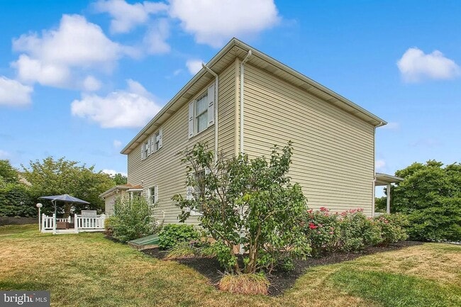 Building Photo - 3 Bedroom Home