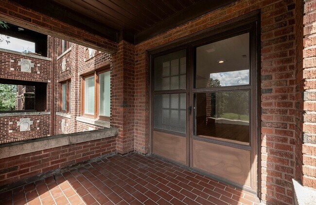 Building Photo - 2673 Euclid Heights Blvd
