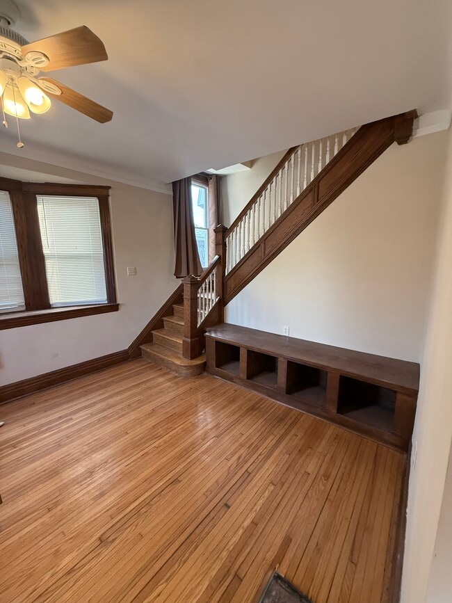 Building Photo - 713 Clairmount Ave