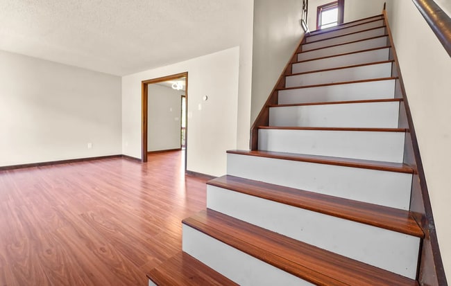 Building Photo - 15 Sunnyside Ln