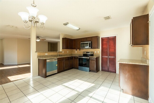 Building Photo - 1316 Scenic Hills Dr