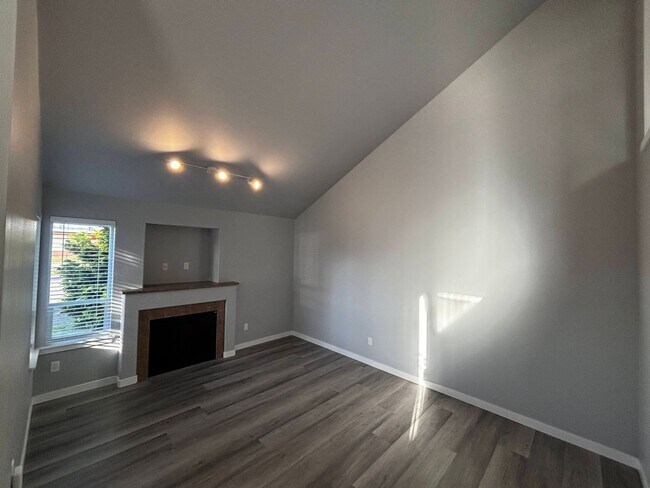 Building Photo - 2620 10th St