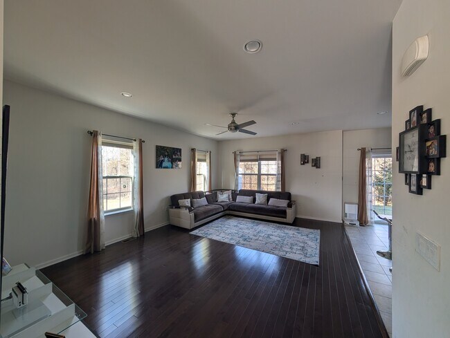 Building Photo - 60 Andrews Way