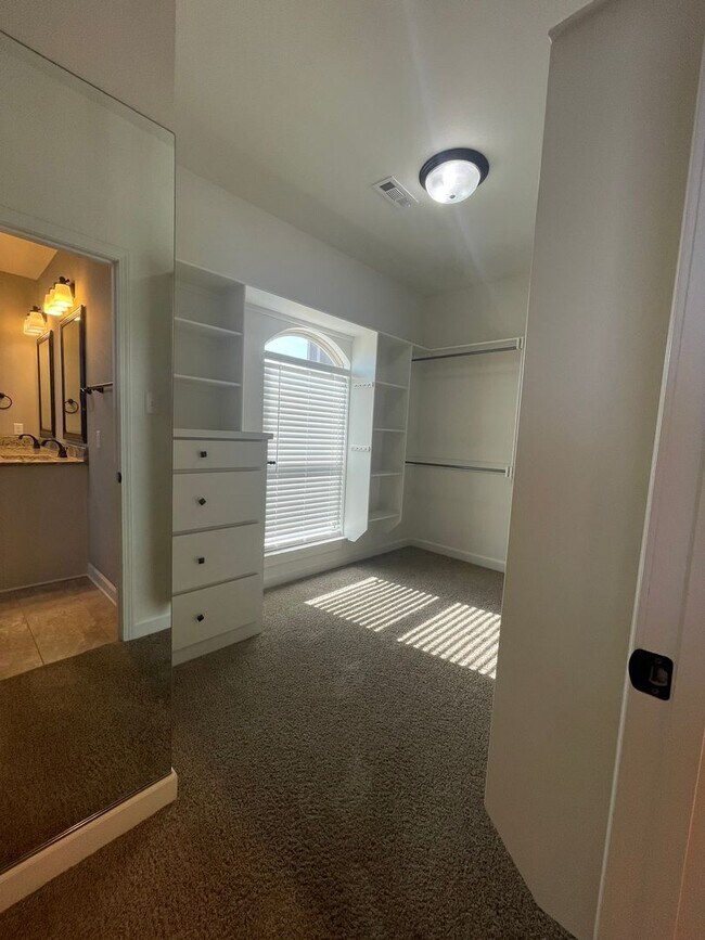 Building Photo - Great location in Sherwood