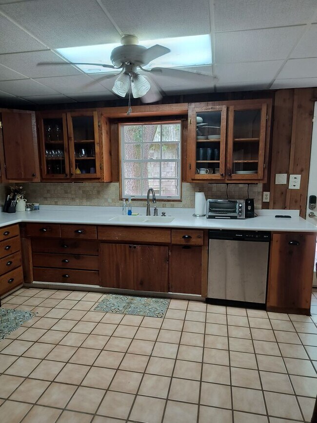 Building Photo - 4 bedroom Home 3 blocks from Gulf of America