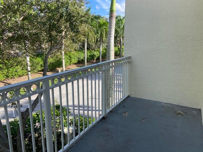 Building Photo - 9825 Baywinds Blvd