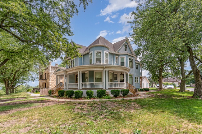 Building Photo - 312 Bridge St