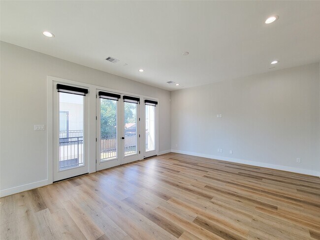 Building Photo - 905 Quitman St
