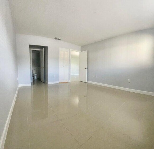 Building Photo - 1410 S Federal Hwy