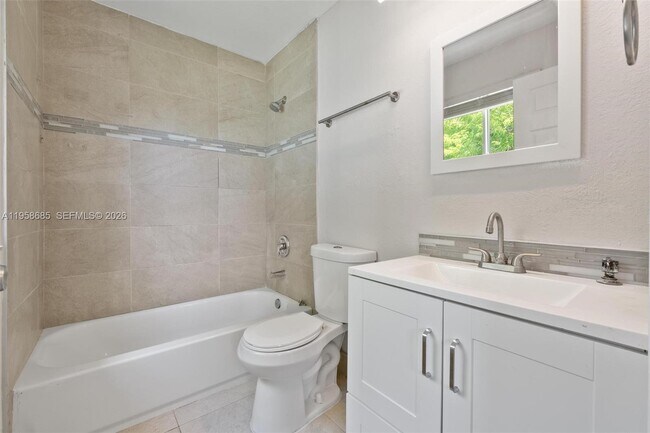 Building Photo - 1458 SE 24th Ct