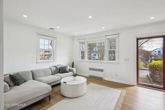 Building Photo - 120 Hulick Pl