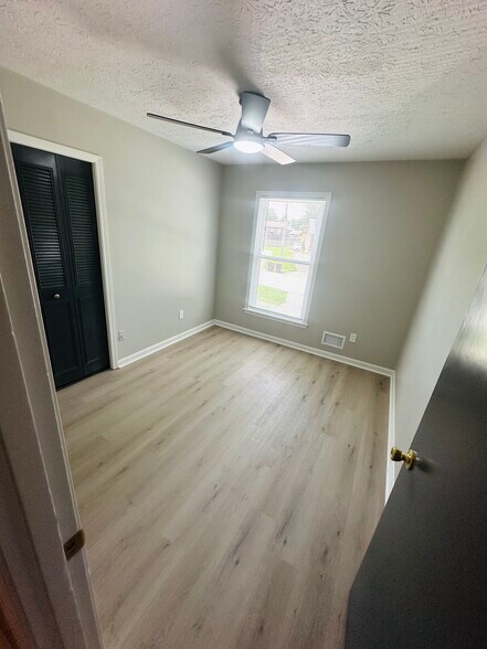 Building Photo - 3606 Baymeadow Dr