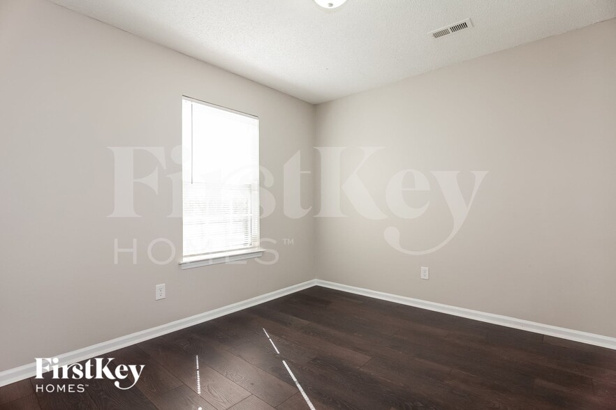 Building Photo - 12023 Stewarts Crossing Dr