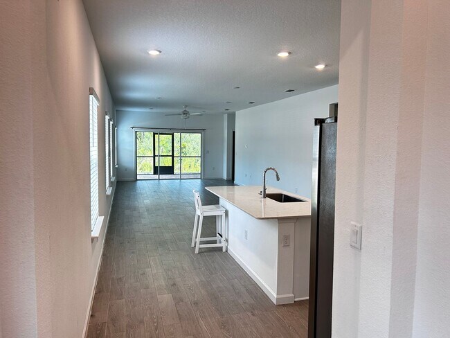 Building Photo - Modern Newer Build 3 Bed 2.5 Bath. Garage. Patio. In-Unit Laundry. Internet and Lawn Care Included!