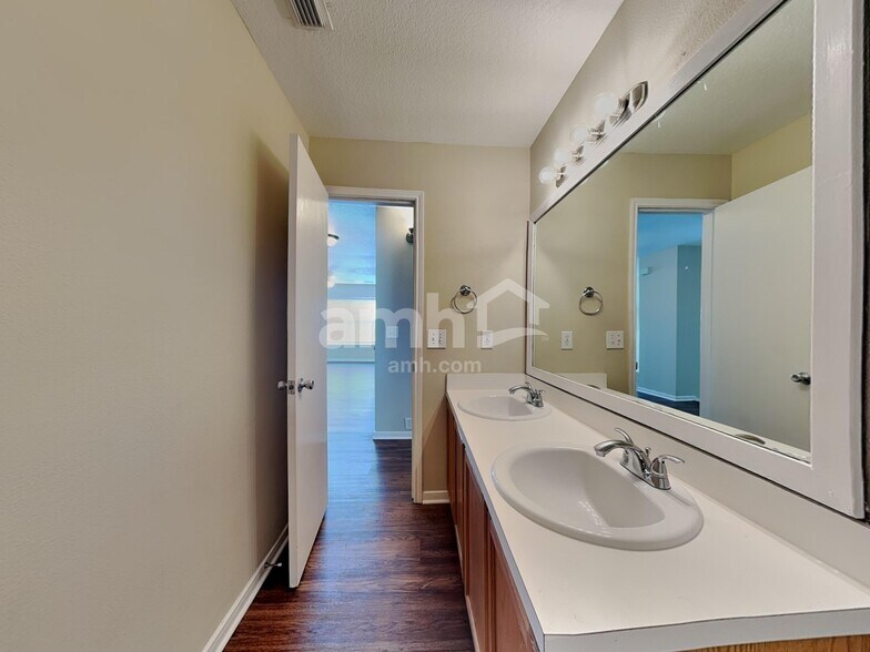 Building Photo - 651 Cypresswood Ter