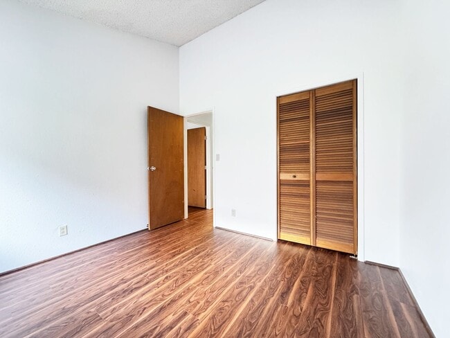 Building Photo - Recently Refreshed Kaneohe Townhouse