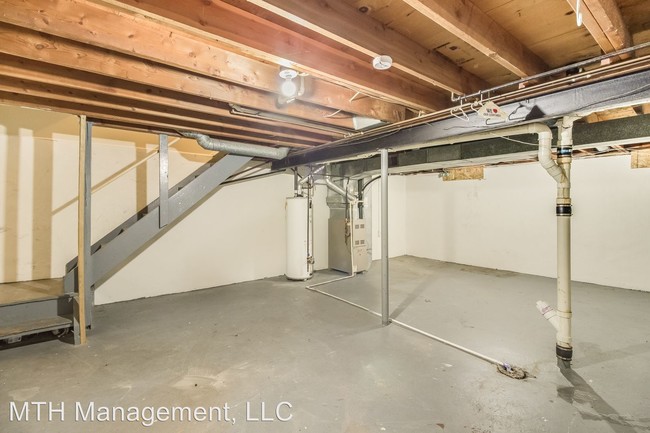 Building Photo - 3 br, 1 bath Apartment - 1001 Vincent Court