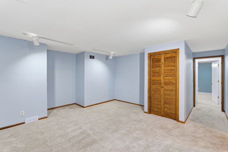 Building Photo - 1450 S Webb Rd