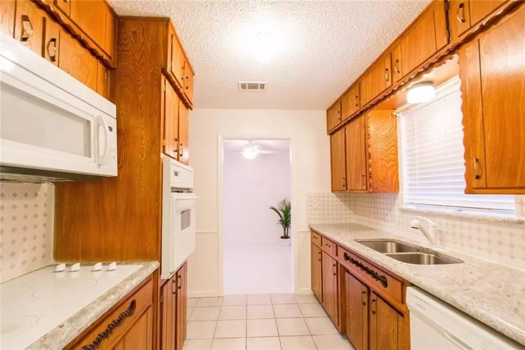 Building Photo - 2137 Shady Grove Dr