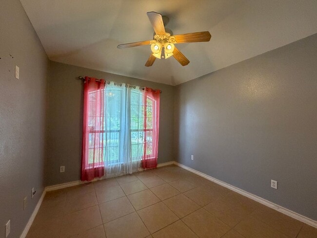 Building Photo - THREE BEDROOM TWO BATH IN BEAR CREEK