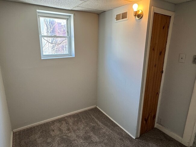 Building Photo - 2 Bedroom, 1 Bathroom House in Lancaster