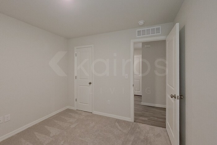 Building Photo - 4669 Finland Ave