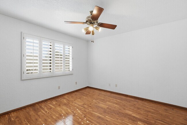 Building Photo - 1003 E Calle Monte Vista