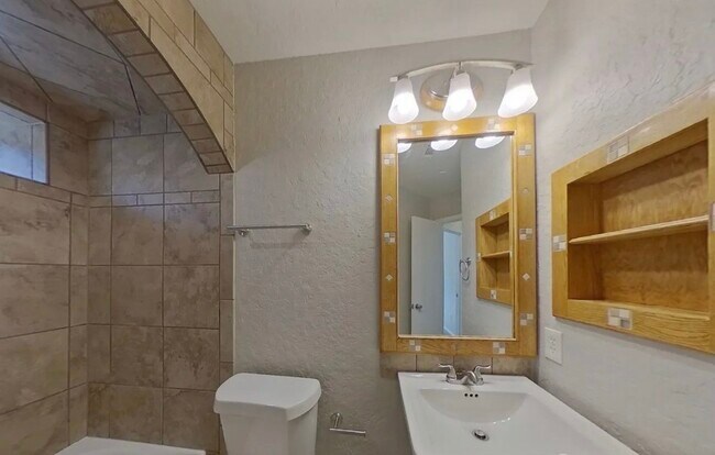 Building Photo - Amazing 3-Bedroom Home in Arlington