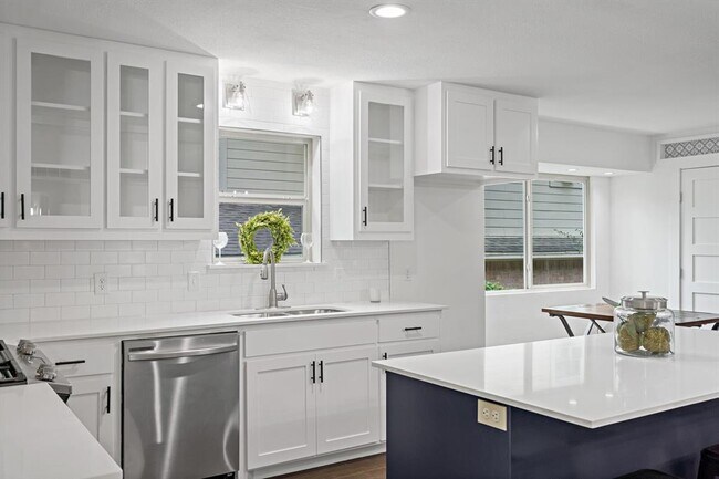 Building Photo - 11005 Carissa Dr