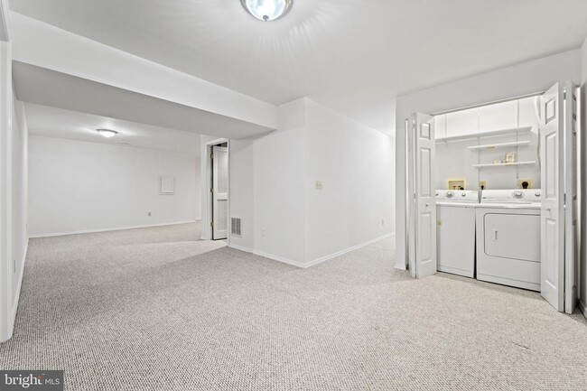 Building Photo - 7500 S Valley Dr