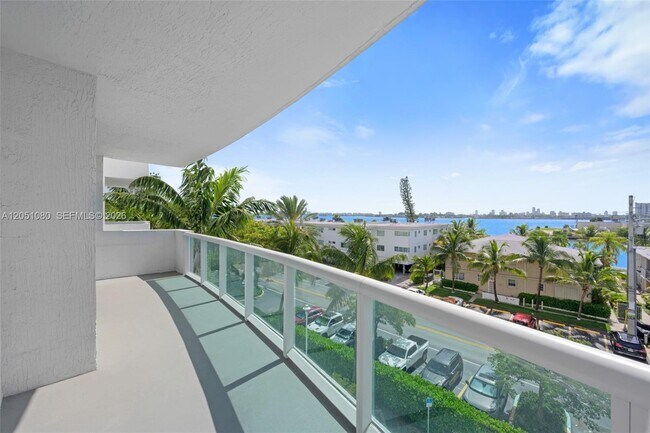 Building Photo - 7910 Harbor Island Dr