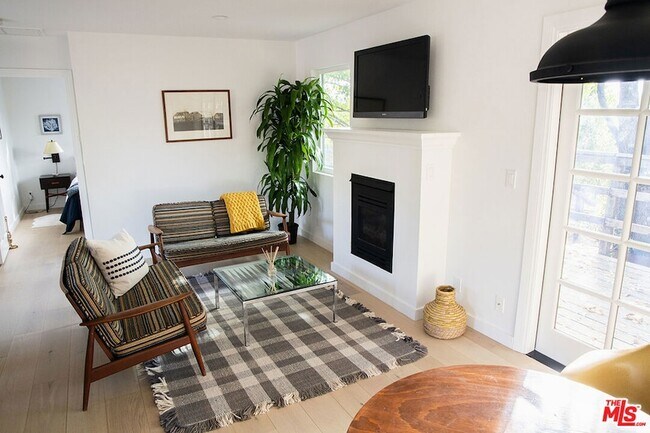 Building Photo - 1420 Cuyama Rd