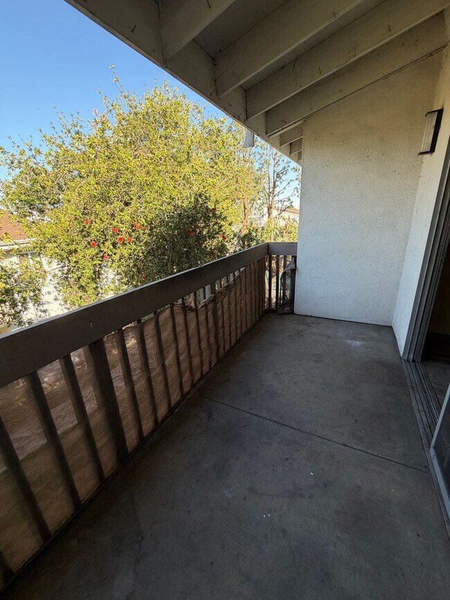 Building Photo - Beautiful Condo in Serene Montebello HOA – Pool, Spa, Prime Location