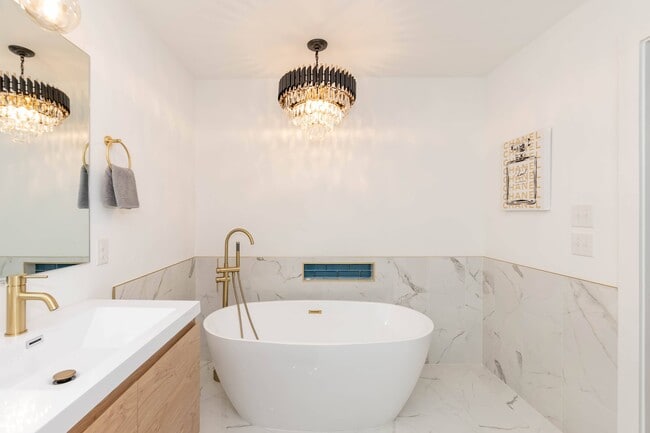 master bath - 4200 Pickwick Dr