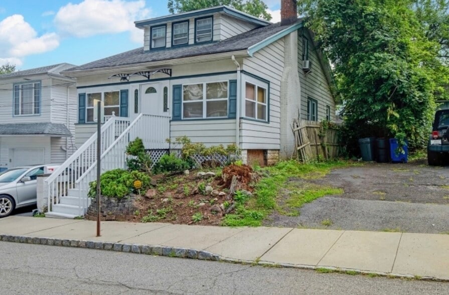 Front House - 26 Park Dr N
