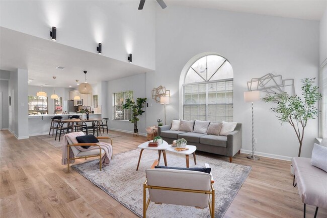 Building Photo - 3817 Newland Dr