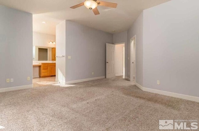 Building Photo - 971 Iris Ln