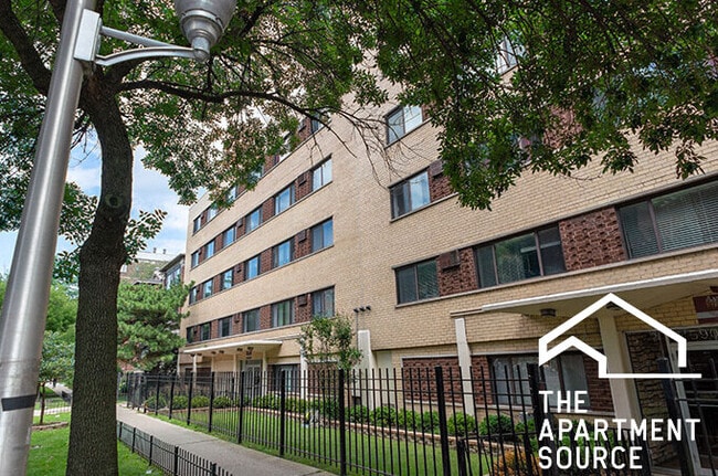 Building Photo - 5909 N Kenmore Ave