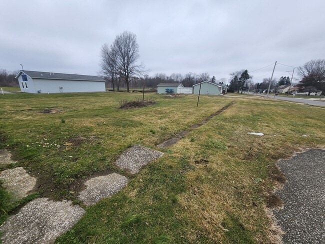 Building Photo - FIVE BEDROOM HOUSE !!. Just a four-minute commute away from PENN STATE BEHREND.