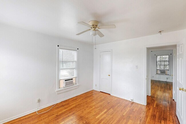 Building Photo - ****$500 OFF FIRST FULL MONTHS RENT WITH MOVE IN ON OR BEFORE 1-10-2026****