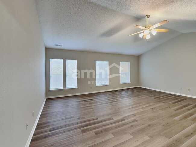 Building Photo - 5793 Amber Ln