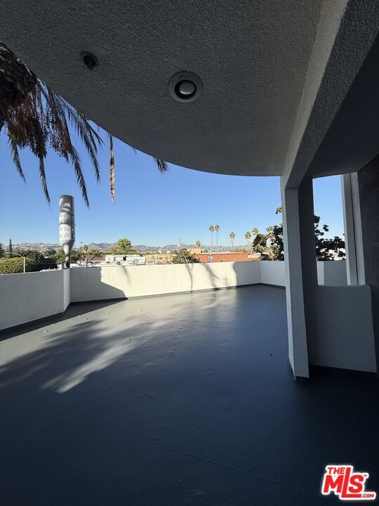 Building Photo - 7660 Beverly Blvd