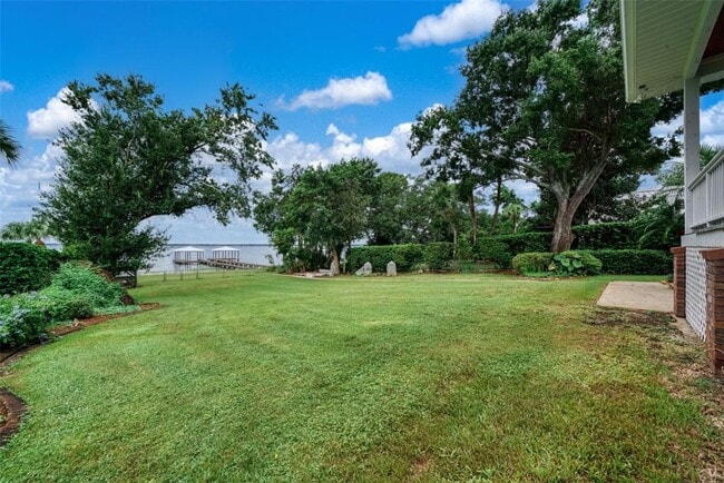 Building Photo - 2551 Lakeview Dr