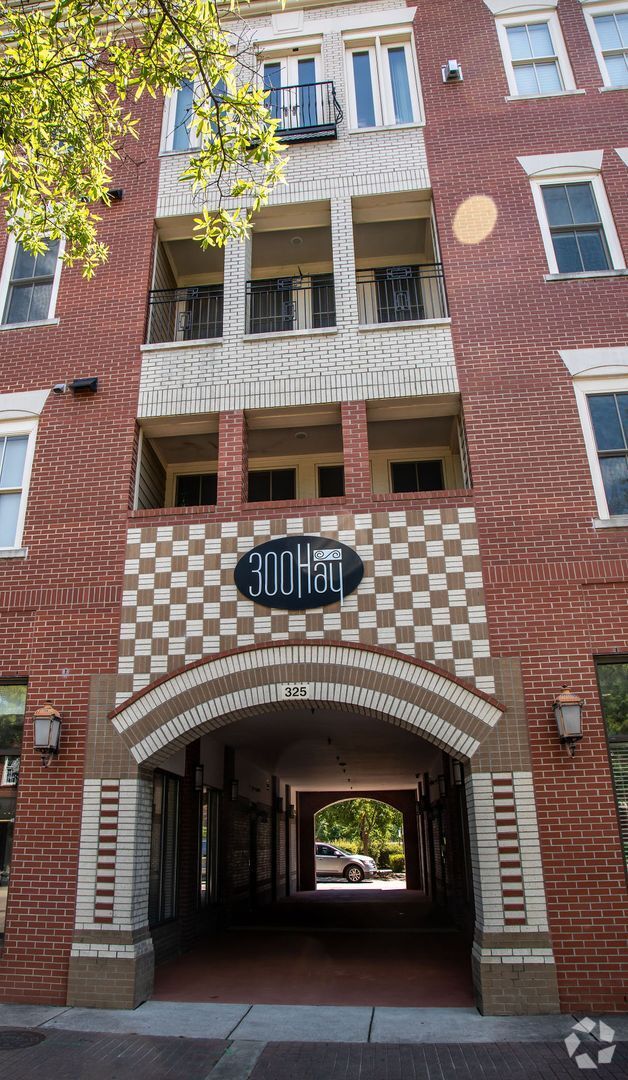 Building Photo - Luxurious Condo in Downtown Fayetteville