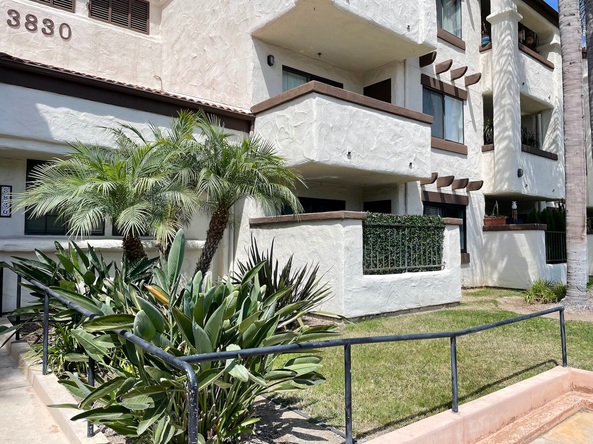 Building Photo - 3830 Avenida Del Presidente